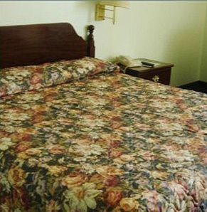 Highland Inn Peculiar Екстериор снимка